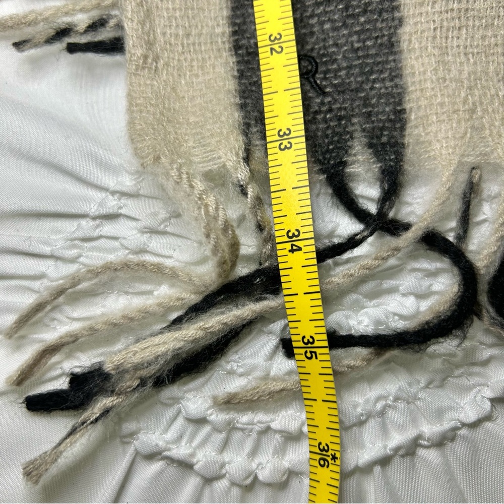 Banana Republic Black & Tan Plaid Fringe Cashmere Wool Wrap Shawl Sweater Sz OS - Picture 10 of 11